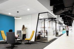 آینده‌ی محل کار: ارتقا دادن دفترتان با شیشه